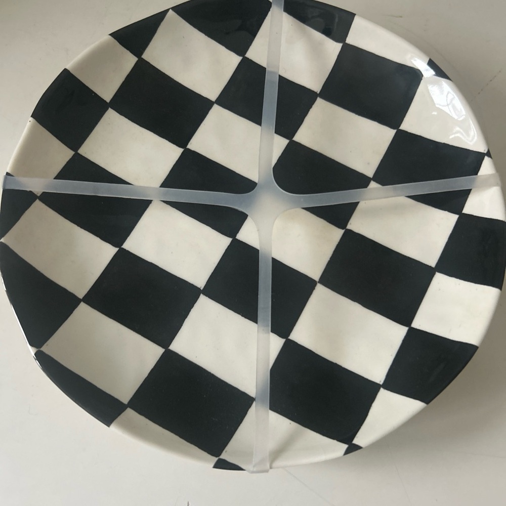 Black & White Checkered Melamine Salad Plates Set of 4 NEW - Picture 3 of 10